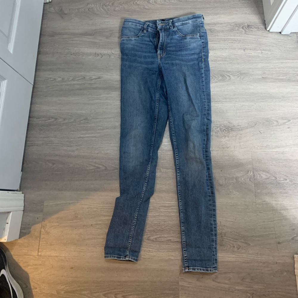DIVIDED by H&M jeans.